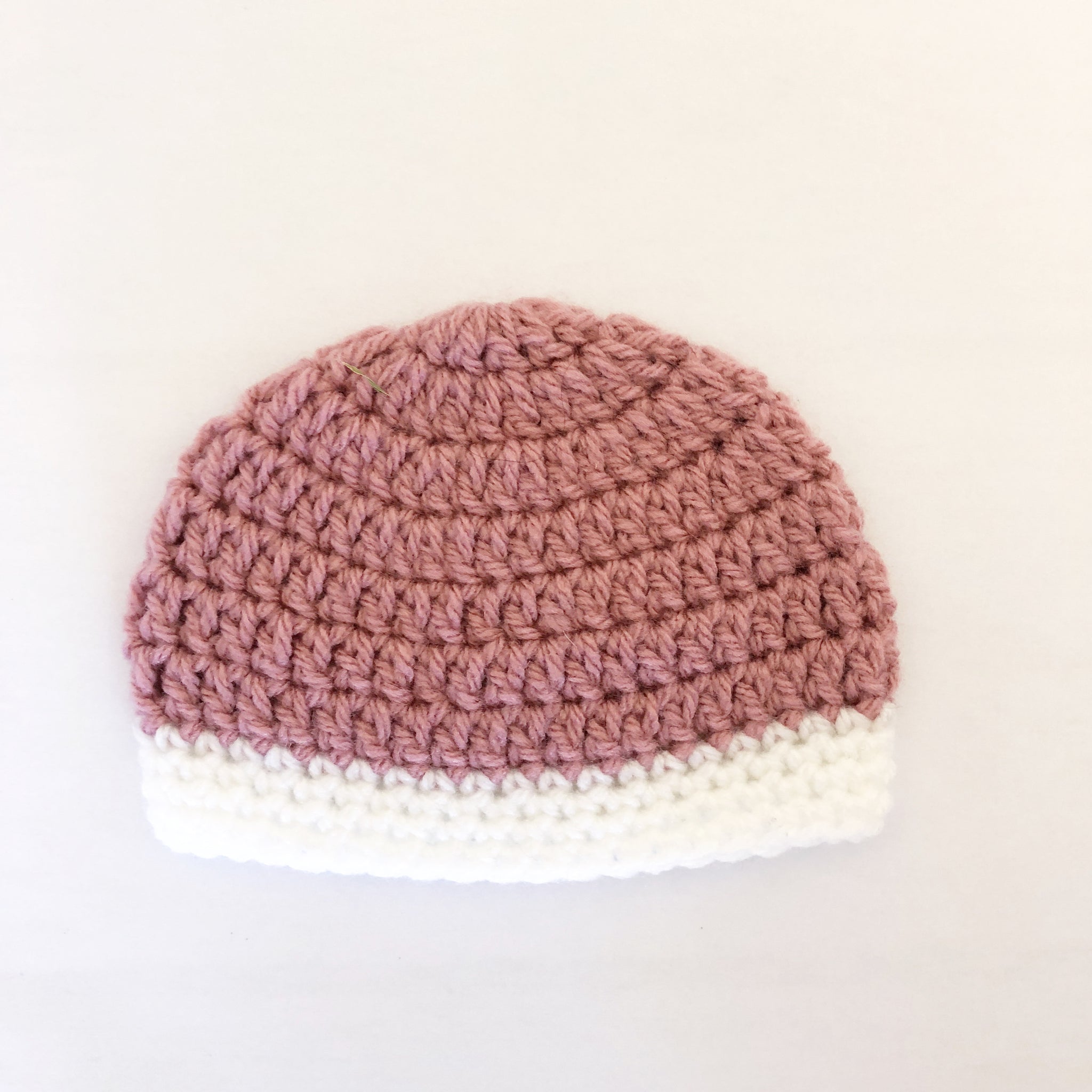 Crochet wool beanie - dusty rose with white trim