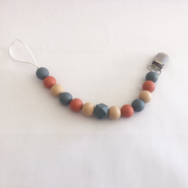 Grey maroon stone chewy clip